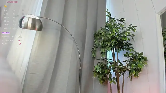 SoftDreamer online show from April 17, 2026, 2:09 pm