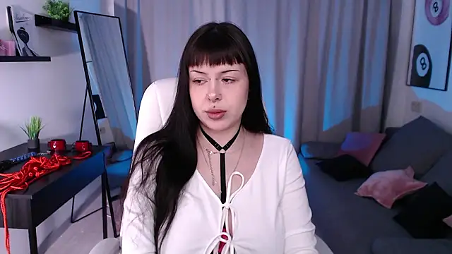 Eliza Bennet online show from February 13, 2026, 7:41 am