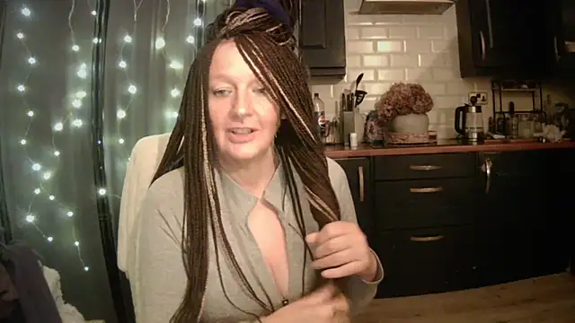 pixxiexo online show from December 23, 2025, 2:33 am