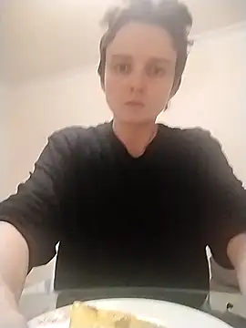 Amy01112 online show from April 14, 2026, 10:04 pm