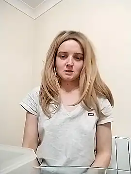 Amy01112 online show from April 3, 2026, 6:36 pm