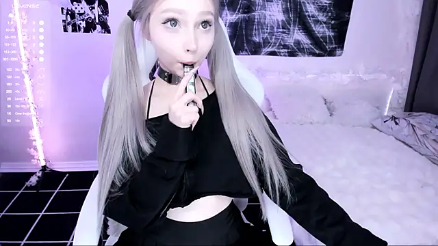 Snapshot of lyric4 chatting on February 23, 2026, 2:35 am lyric4 online show from February 23, 2026, 2:35 am