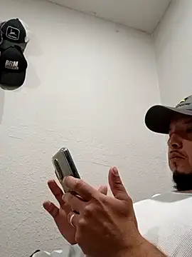 Lalin2323 online show from February 11, 2026, 1:27 am