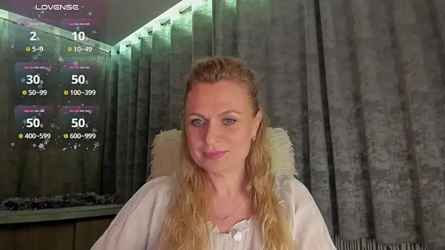 LanaLight x online show from June 6, 2026, 9:20 pm