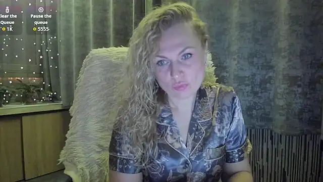 LanaLight x online show from December 15, 2025, 2:23 pm