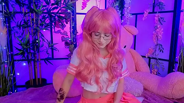 ReynaRey online show from December 2, 2025, 8:21 pm