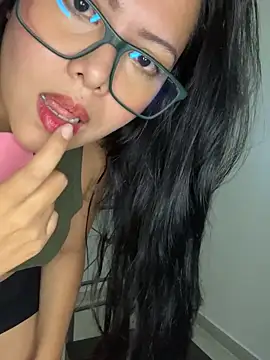 VALJIR03 online show from December 1, 2025, 8:42 pm