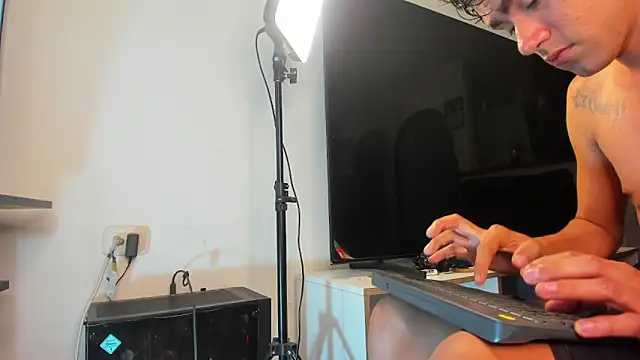 Latin boys79 online show from February 28, 2026, 5:18 am