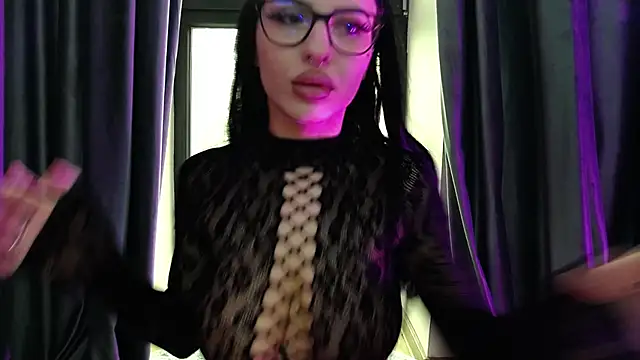 RavenFoxxy online show from January 19, 2026, 6:39 am