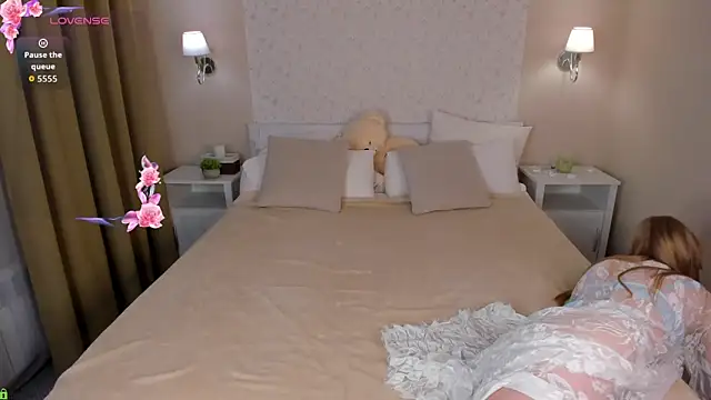 Victori Fox online show from April 9, 2026, 12:01 am