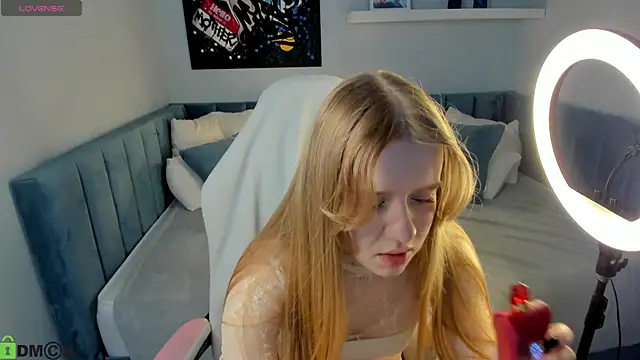Victori Fox online show from May 7, 2026, 11:41 pm