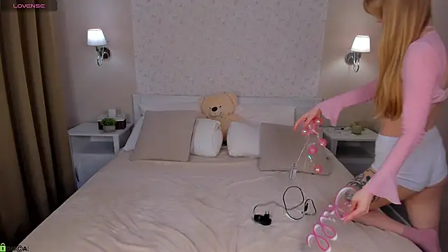 Victori Fox online show from March 29, 2026, 11:50 pm