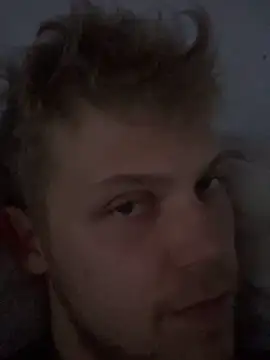 Snapshot of kingkrisz21 chatting on December 1, 2025, 2:40 pm kingkrisz21 online show from December 1, 2025, 2:40 pm