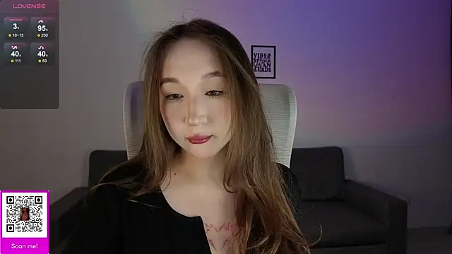 Snapshot of LuluSpark chatting on January 6, 2026, 3:32 am LuluSpark online show from January 6, 2026, 3:32 am