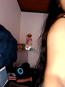 MisNicol online show from December 4, 2025, 8:30 pm