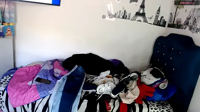 MisNicol online show from January 18, 2026, 2:42 pm