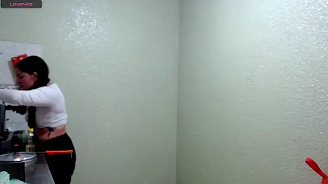 MisNicol online show from April 15, 2026, 5:17 pm