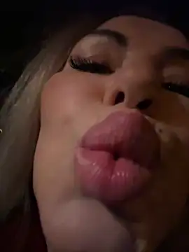 AnikaSunshine online show from April 17, 2026, 8:55 pm