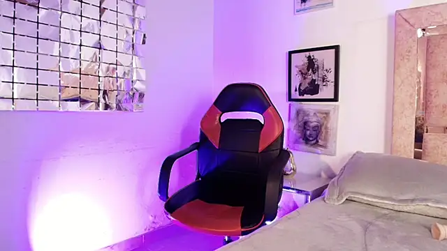 ElenaLauren online show from March 21, 2026, 2:21 pm