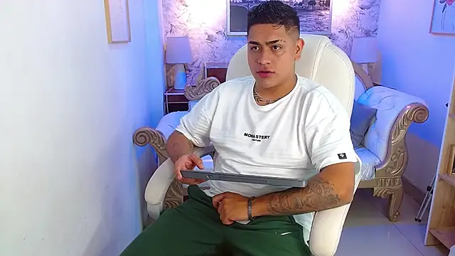 aroon 12 online show from December 2, 2025, 11:23 am