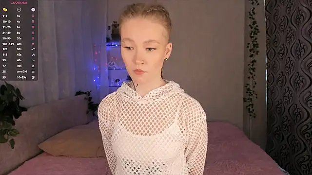 MaireLanda online show from March 10, 2026, 4:27 am