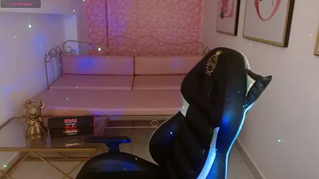 Nina harpper  online show from March 27, 2026, 1:12 pm