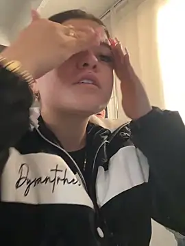 Camila Duarte2 online show from January 6, 2026, 1:37 pm