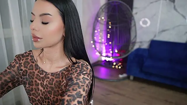 Ivy Trix online show from December 4, 2025, 6:51 pm