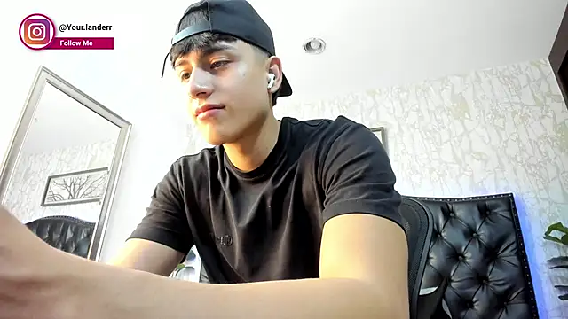 Lander Cruz online show from April 15, 2026, 8:53 pm