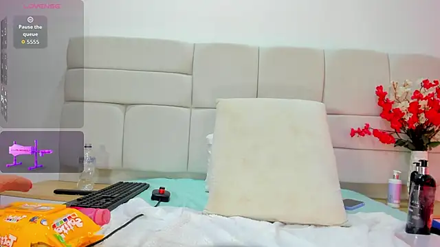 Snapshot of MajoLinares chatting on February 19, 2026, 7:33 pm MajoLinares online show from February 19, 2026, 7:33 pm