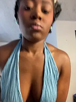 Snapshot of Cynthia_es chatting on July 8, 2026, 5:24 pm Cynthia es online show from July 8, 2026, 5:24 pm