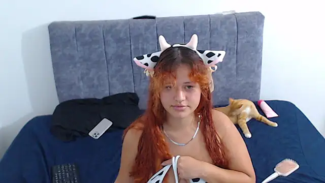 hottie couplee online show from May 23, 2026, 10:42 pm