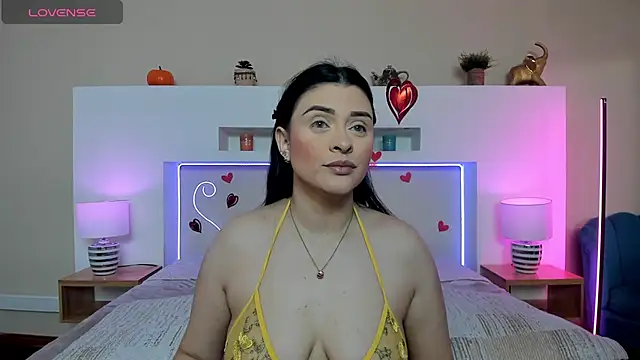 Snapshot of AnikaRomanoff_ chatting on February 16, 2026, 12:04 pm AnikaRomanoff online show from February 16, 2026, 12:04 pm