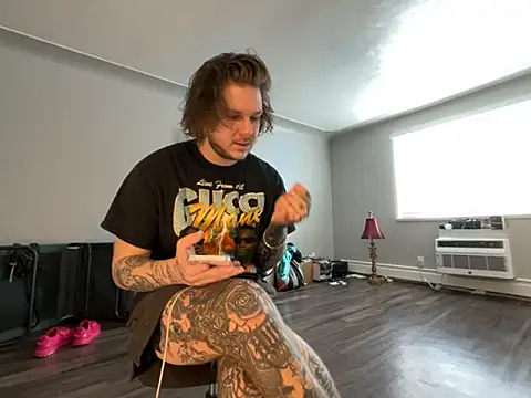 Snapshot of Tatertats chatting on December 2, 2025, 8:43 pm Tatertats online show from December 2, 2025, 8:43 pm