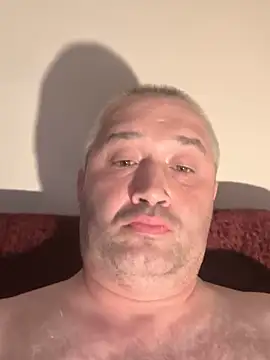 Olomoucak1982 online show from June 18, 2026, 7:41 pm