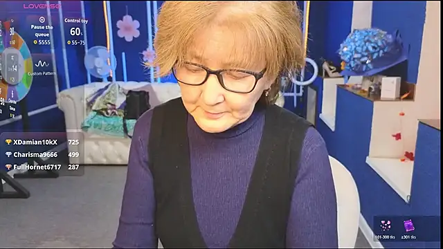 Mia Monno online show from December 2, 2025, 11:56 am