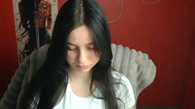 Lilu May online show from April 19, 2026, 11:44 am