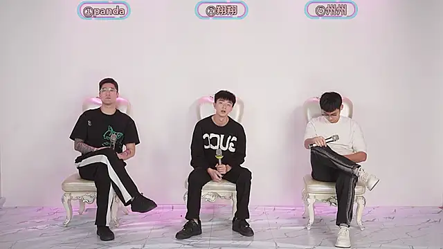 Snapshot of OUBA-boy chatting on December 3, 2025, 1:32 pm OUBA-boy online show from December 3, 2025, 1:32 pm