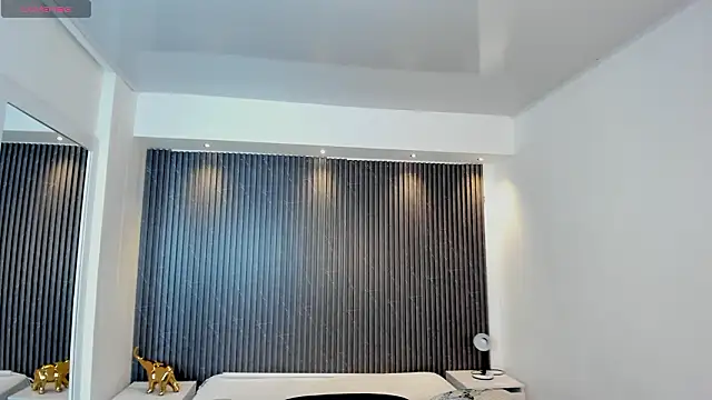 Snapshot of TiffanyHoustton chatting on February 11, 2026, 11:54 am TiffanyHoustton online show from February 11, 2026, 11:54 am