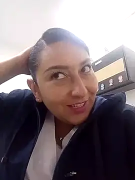 Valeria montana  online show from April 13, 2026, 11:36 am