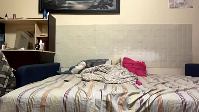 Snapshot of EagerSavvy chatting on February 8, 2026, 2:15 pm EagerSavvy online show from February 8, 2026, 2:15 pm