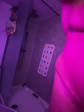 Snapshot of MissRaven_x chatting on February 11, 2026, 8:31 pm MissRaven x online show from February 11, 2026, 8:31 pm