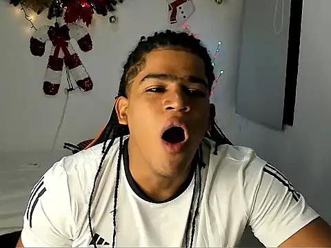 Snapshot of alex_balck chatting on December 17, 2025, 11:04 am alex balck online show from December 17, 2025, 11:04 am