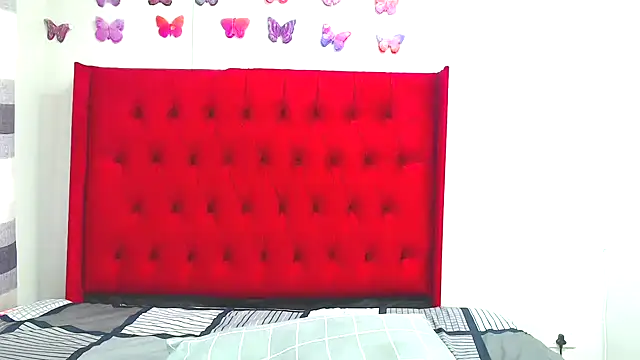 SweetdelightXXXX online show from April 15, 2026, 5:28 pm