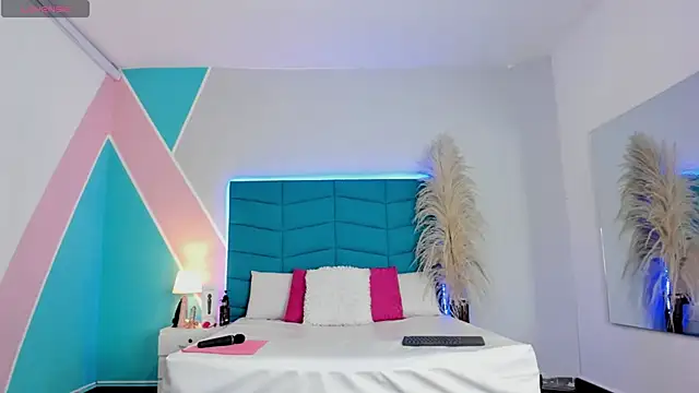  victoria collins  online show from February 14, 2026, 7:47 pm