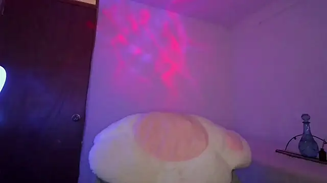 Snapshot of Adararouse1 chatting on February 10, 2026, 8:41 pm Adararouse1 online show from February 10, 2026, 8:41 pm