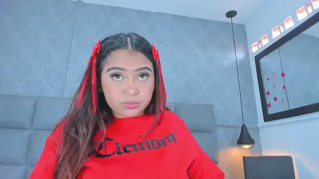 emilyy r online show from April 18, 2026, 6:54 pm