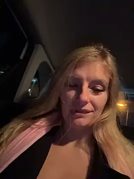 Snapshot of Betsy chatting on January 18, 2026, 4:43 pm Betsy online show from January 18, 2026, 4:43 pm