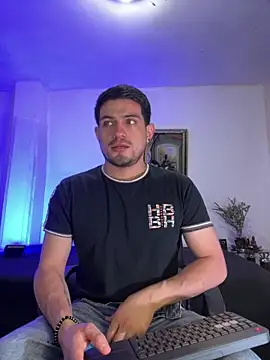 williamsmiiths16 online show from March 27, 2026, 11:22 am