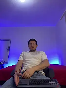 williamsmiiths16 online show from April 20, 2026, 10:07 am